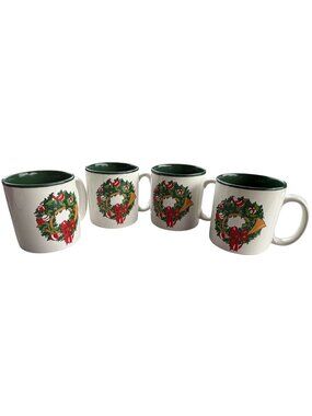 Set of 4 VINTAGE Christmas Holiday Wreath 12 oz. Stoneware Mugs 3.5" Tall